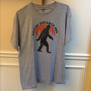 True Craft Gray & Red 'Social Distance Pro' Graphic Tee